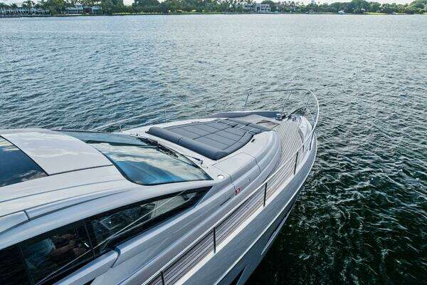 Pershing 7X Yacht For Sale