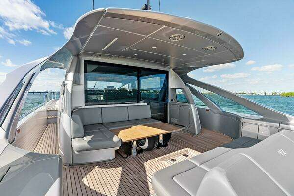 Pershing 7X Yacht For Sale