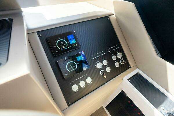 Pershing 7X Yacht For Sale