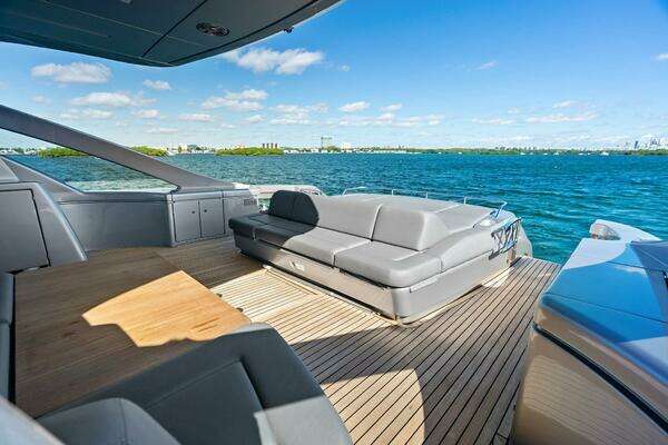 Pershing 7X Yacht For Sale