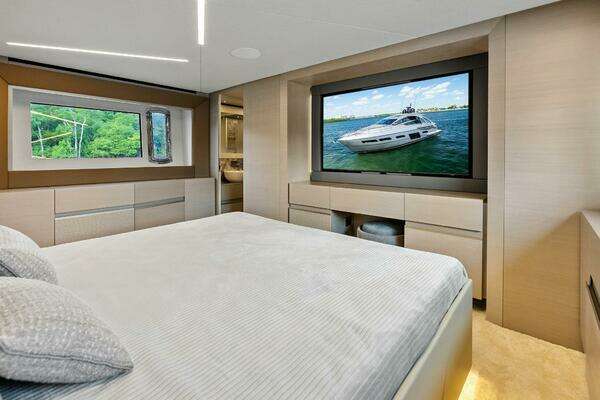 Pershing 7X Yacht For Sale