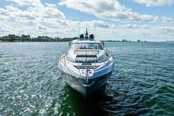 Pershing 7X Yacht For Sale