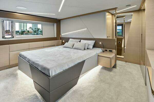Pershing 7X Yacht For Sale
