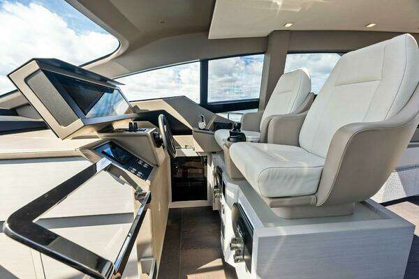 Pershing 7X Yacht For Sale