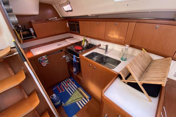J Ouvert 43ft Beneteau Yacht For Sale