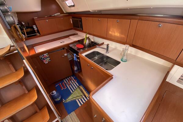 J Ouvert 43ft Beneteau Yacht For Sale
