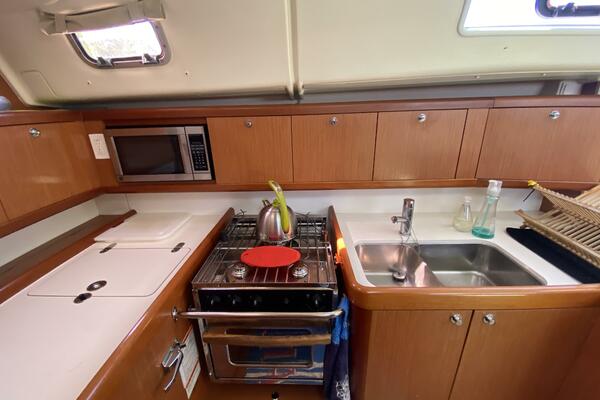 J Ouvert 43ft Beneteau Yacht For Sale