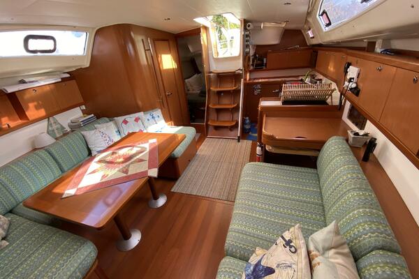 J Ouvert 43ft Beneteau Yacht For Sale