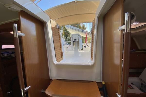 J Ouvert 43ft Beneteau Yacht For Sale