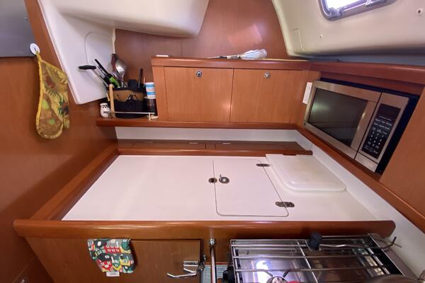 J Ouvert 43ft Beneteau Yacht For Sale