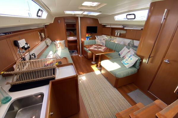 J Ouvert 43ft Beneteau Yacht For Sale