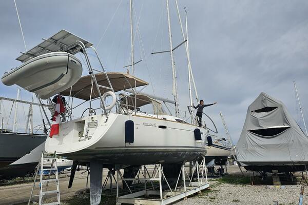 J Ouvert 43ft Beneteau Yacht For Sale