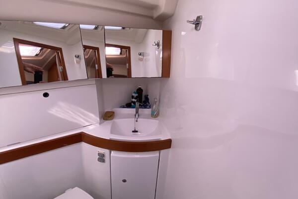 J Ouvert 43ft Beneteau Yacht For Sale