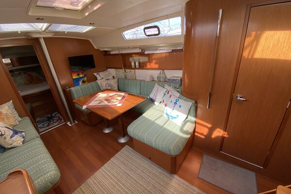 J Ouvert 43ft Beneteau Yacht For Sale