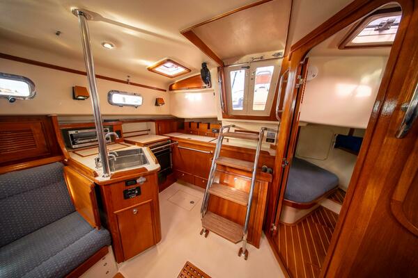 Sundance V 37ft Island Packet Yacht For Sale