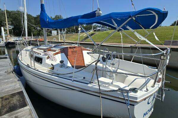 Photo of the 1986 Catalina Tall Rig "Credo"