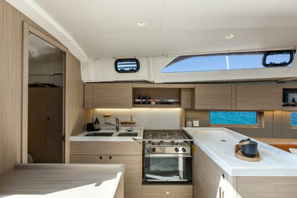 47ft Beneteau Yacht For Sale