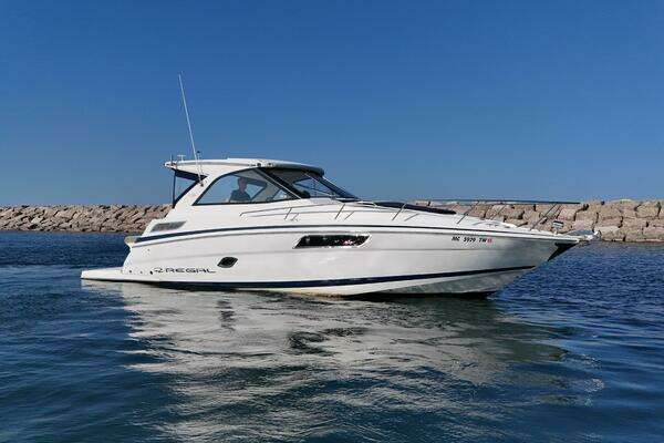 35-ft-Regal-2016-35 Sport Coupe- Hammond Indiana United States  yacht for sale 35-ft-Regal-2016-35 Sport Coupe- Hammond Indiana United States  yacht for sale