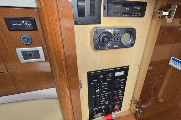 Gib N Tone 33ft Sea Ray Yacht For Sale