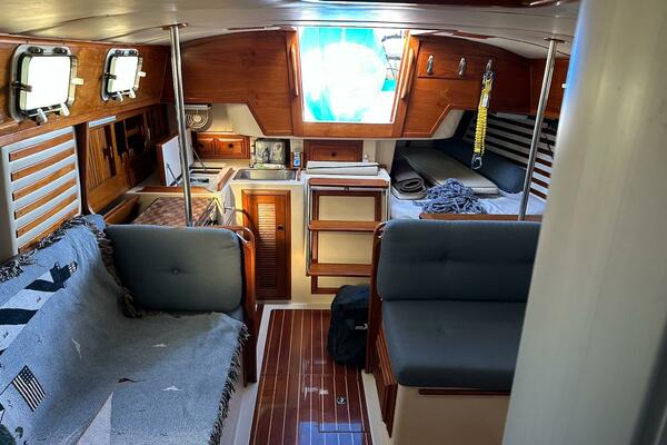 33ft Endeavour Yacht For Sale