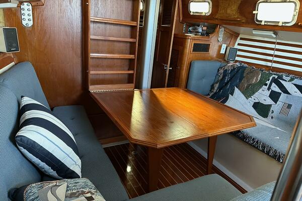 33ft Endeavour Yacht For Sale