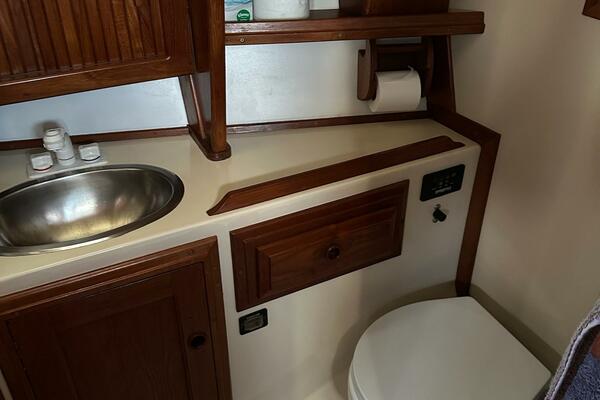 33ft Endeavour Yacht For Sale
