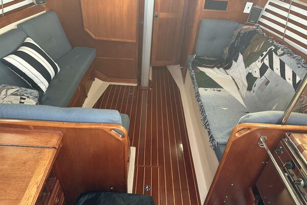33ft Endeavour Yacht For Sale