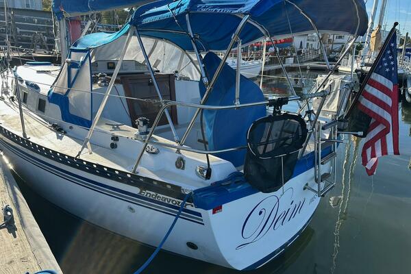 33ft Endeavour Yacht For Sale