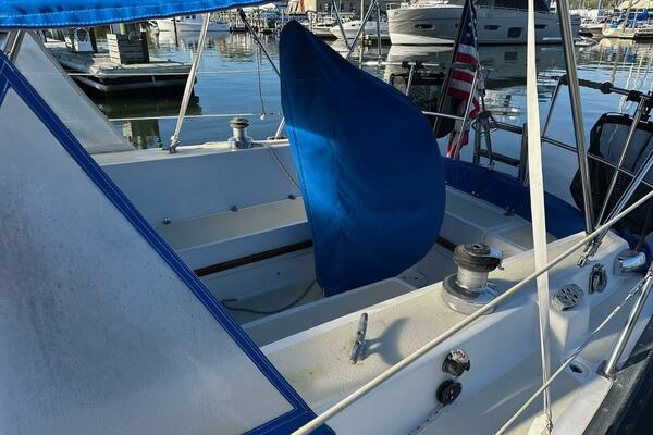 33ft Endeavour Yacht For Sale