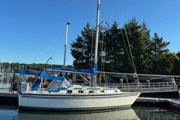 33ft Endeavour Yacht For Sale