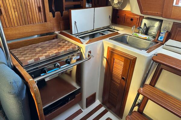 33ft Endeavour Yacht For Sale