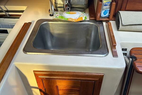 33ft Endeavour Yacht For Sale