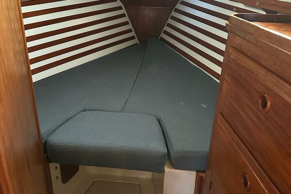 33ft Endeavour Yacht For Sale