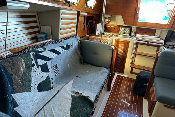 33ft Endeavour Yacht For Sale