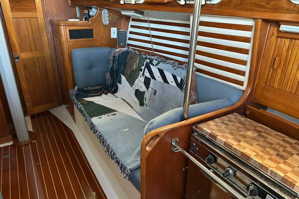 33ft Endeavour Yacht For Sale