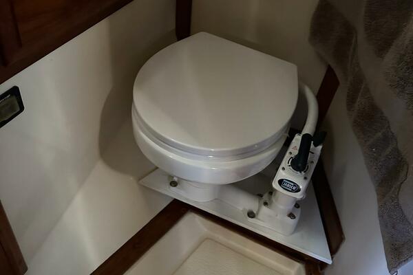 33ft Endeavour Yacht For Sale