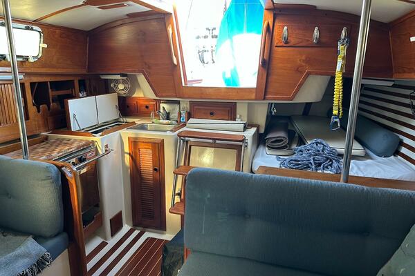 33ft Endeavour Yacht For Sale