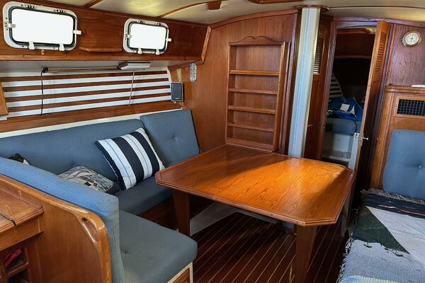 33ft Endeavour Yacht For Sale