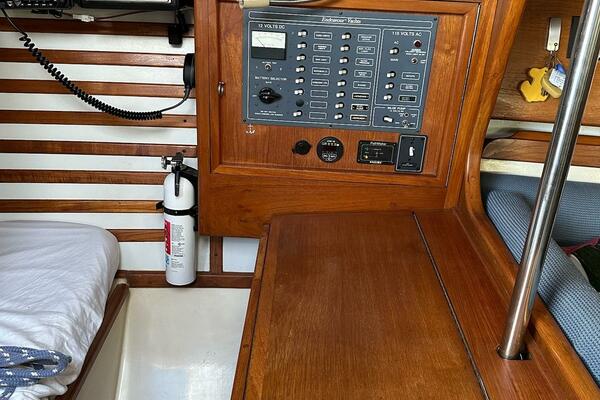 33ft Endeavour Yacht For Sale