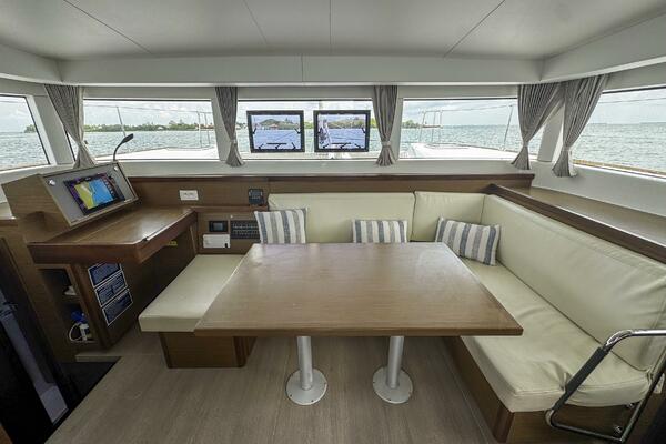 Wanderlust 40ft Lagoon Yacht For Sale