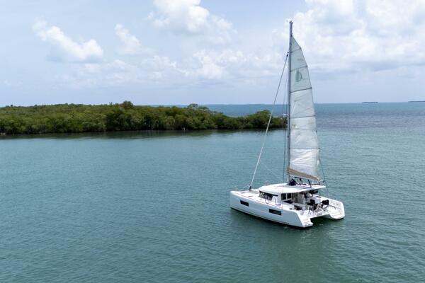 Wanderlust 40ft Lagoon Yacht For Sale