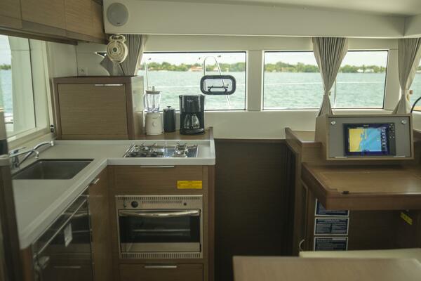 Wanderlust 40ft Lagoon Yacht For Sale