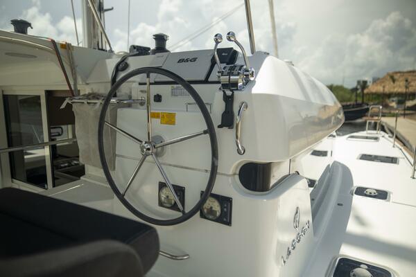 Wanderlust 40ft Lagoon Yacht For Sale