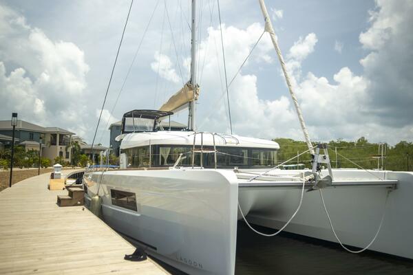Wanderlust 40ft Lagoon Yacht For Sale