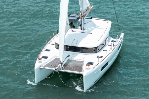 Wanderlust 40ft Lagoon Yacht For Sale