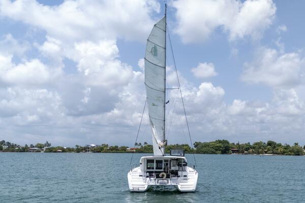 Wanderlust 40ft Lagoon Yacht For Sale