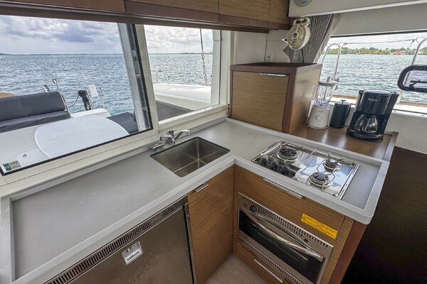 Wanderlust 40ft Lagoon Yacht For Sale