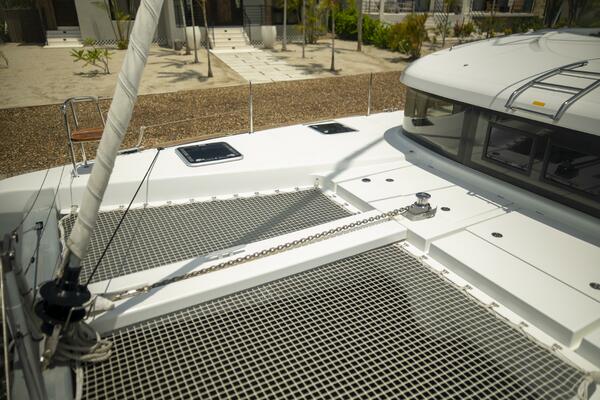 Wanderlust 40ft Lagoon Yacht For Sale