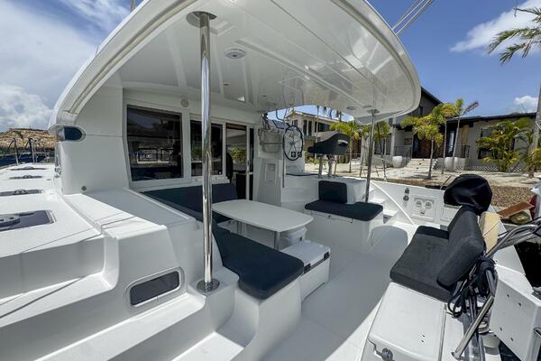 Wanderlust 40ft Lagoon Yacht For Sale