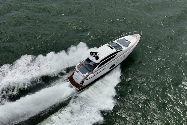 2020 Pershing 62